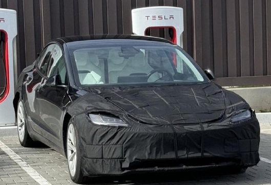 首搭赛车同款运动座椅：特斯拉 Model 3高性能版谍照曝光