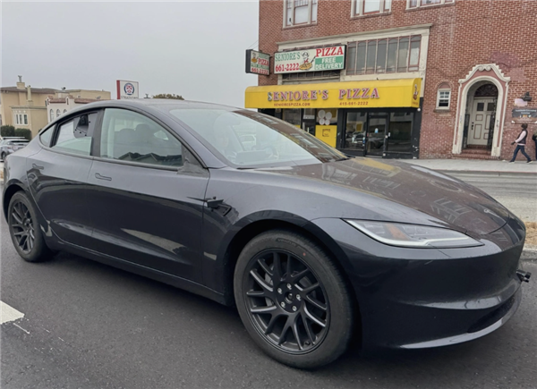 特斯拉Robotaxi发布在即！Model 3测试车曝光：全身布满摄像头-第1张图片-海印网