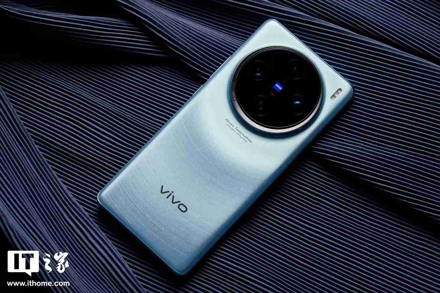 vivo X100 Pro 手机获 OriginOS 5 15.1.8.22 尝鲜升级：优化相机变焦性能，新增小窗简洁模式-第1张图片-海印网